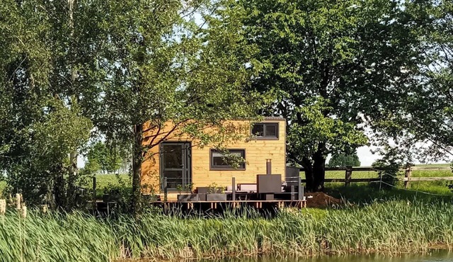 Tiny house by the pond: terrace, barbecue, outdoor fireplace