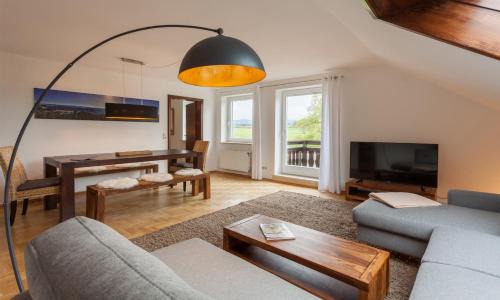 Top 98 qm Ferienwohnung im Allgäu, Balkon und Parkplatz
