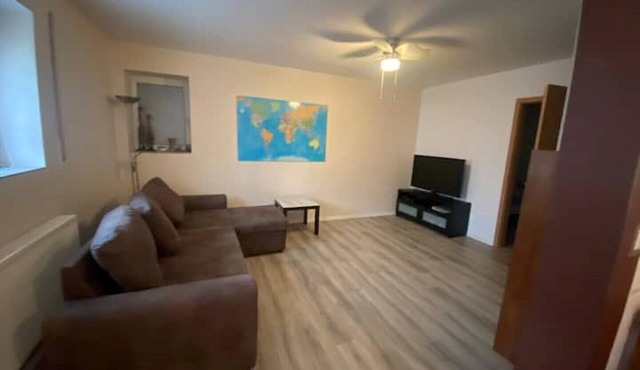 Top renovated apartment/modern furnishings! up to 4P.