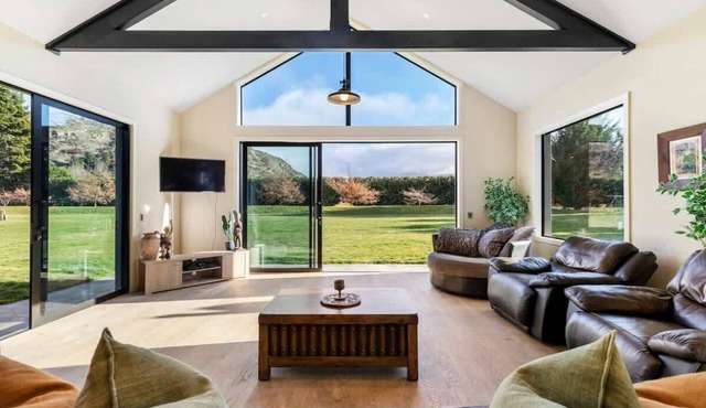 Travellers Retreat Live The Dream