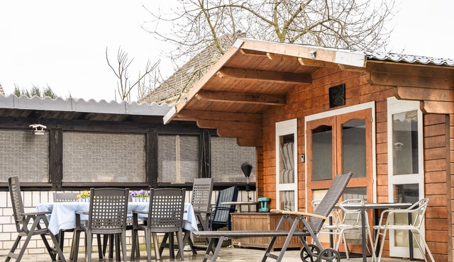 TRUTH: 2 King Size Beds, Fireplace, Smart TV, Garden
