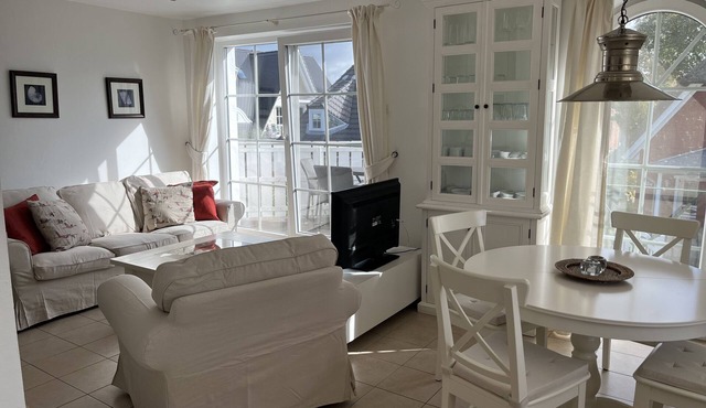 Two-story vacation rental near the beach with a fireplace