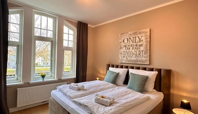 Uferresidenz - Stilvoller Altbau-Charme mit Balkon, Wasserblick und Platz für die ganze Familie