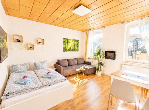 Urlaubsmagie - Ferienwohnung Rothirsch - Garten & Saisonaler Pool - R3