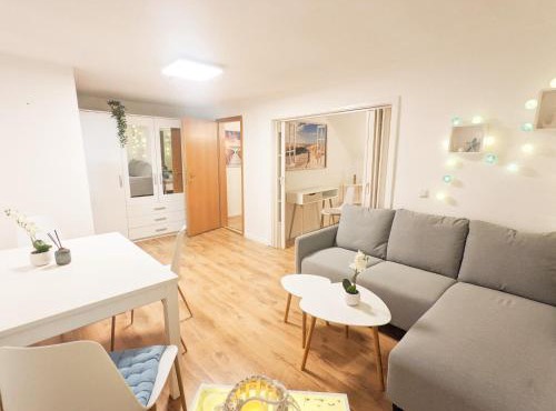 Urlaubsmagie - Ferienwohnung Turmfalke - Garten mit Terrasse & Saisonaler Pool - H6