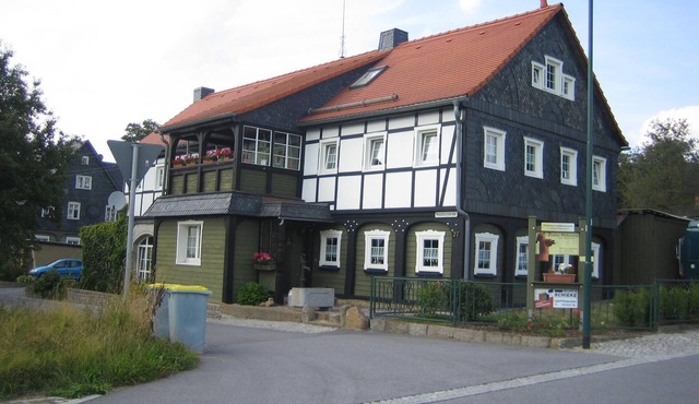 Vacation in the neighboring house
