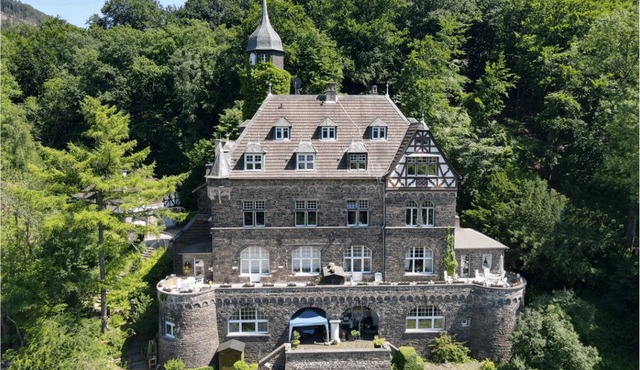 Vacation apartment in the castle - villa with terrace