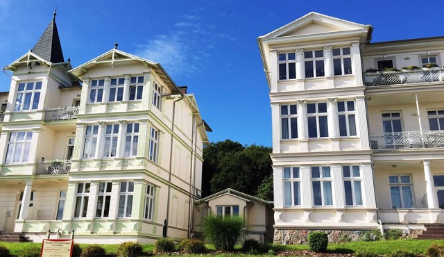 Vacation apartment Kutscherhaus am Meer with south-facing balcony - 4-room apartment with