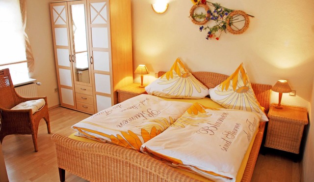 Vacation apartment Sonnenblume with lake view and terrace - Appartementhaus zur