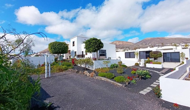 Vacation Apartment 'Villa Lilli' with Sea View, Private Pool and Wi-Fi