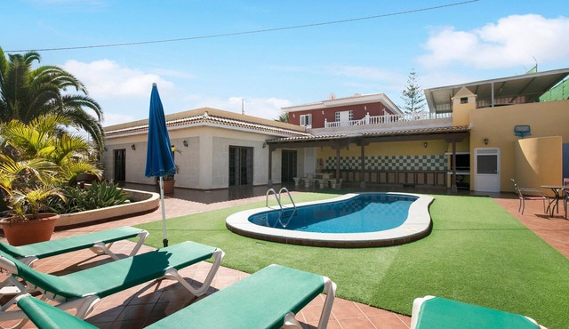 Vacation Home 'Villa Tazana' with Sea View, Pool & Wi-Fi