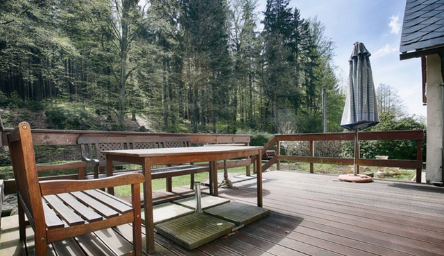 Vacation home Jägerhaus Oppach (secluded location with lake) - Private accommodation Oppach