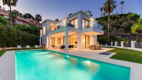 VACATION MARBELLA I Villa Monte Halcones, 6BDR, Private-Pool, Brand-New, Incredible Views, Cine and Entertainment Room, BBQ, Close to Golf Valley