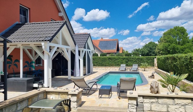 Vacation rental with a pool on the outskirts of Dresden