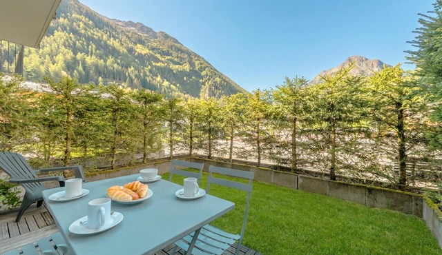 Vallorcine Balme 04 Ski-In Retreat w/Shared Pool & Sauna, Vallorcine (Argentiere), France
