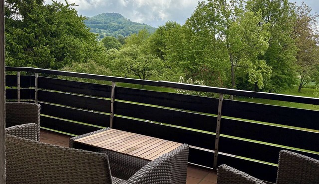 View of the Staffelstein Mountains & A Balcony Dream – 60-square-meter vacation rental in Bad Staffelstein