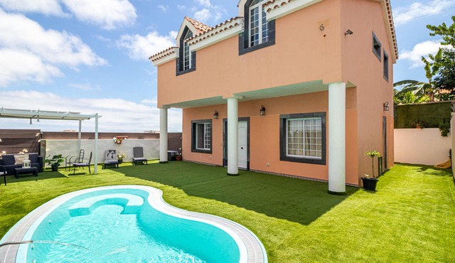 VILLA SAMPEREZ, P.ALTA Pool + Garden + BBQ + 3 Bedrooms + 6 People