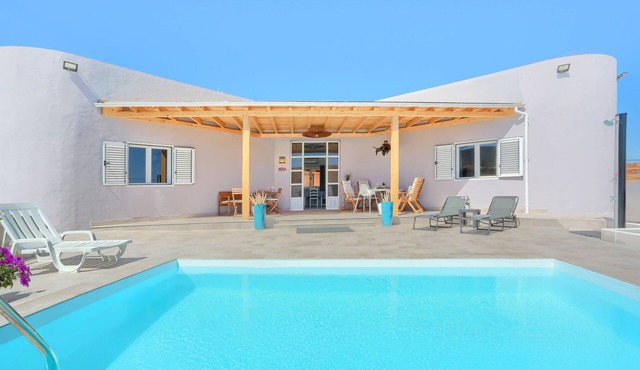 Villa Brisa de Gairia – Your Private Oasis in Authentic Fuerteventura, Wi-Fi & Air Conditioning
