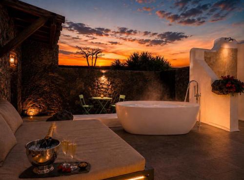 Villa Chloe Lanzarote - Romantic Sunset Retreat with Outdoor Bathtub