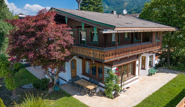 Villa Emma, Ferienhaus für bis zu 10 Personen, eigener Garten, absolute Privats by Interhome