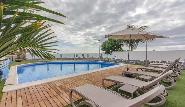 Villa Isabella, Luxury Villa with Heated Pool Ocean View in Adeje, Tenerife