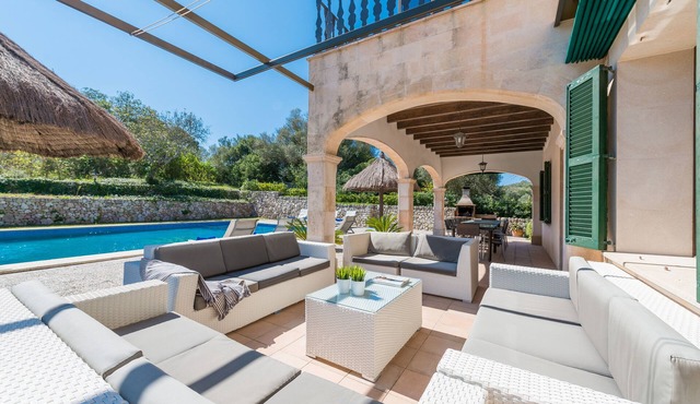 Villa rural SA SINIA for 12 people just 15 minutes from the beach.