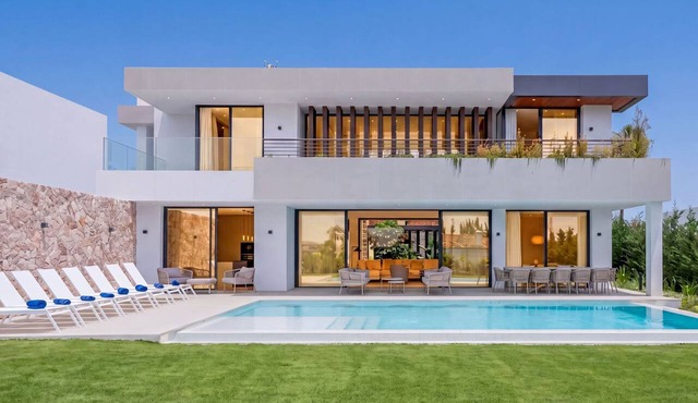 VILLA TROPHY BY VACATION MARBELLA