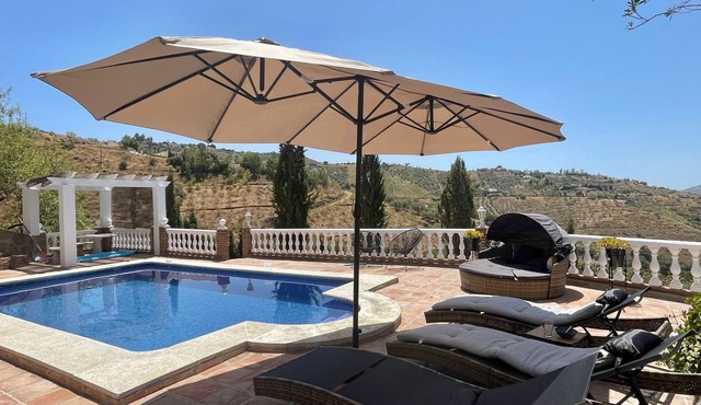 Villa with 3 bedrooms and 4 bathrooms and big private swimming pool