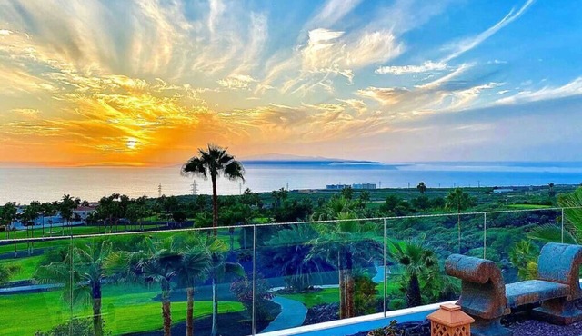 Villa with private pool and fantastic sea views