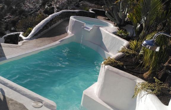 Vilna House with private pool, jacuzzi and garden -Optional pool and jacuzzi heating