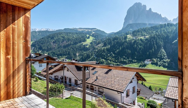 Vista Dolomites apartment 'Energy' with Mountain View, Private Garden and Wi-Fi