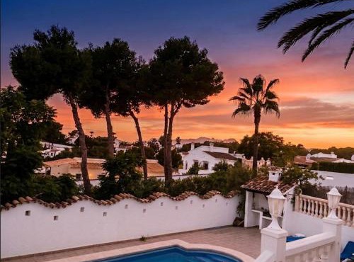 Vista Portet, sleeps 10, Private Pool, Sea Views, Squash, 1 km from El Portet beach