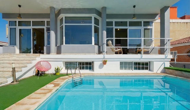 Wake Up by Your Private Pool Enjoy Canary Views