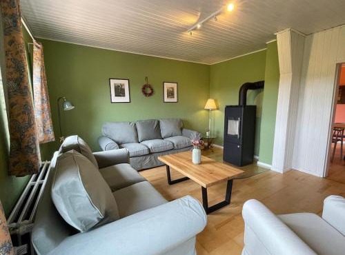 Waldhaus Wiesenblick mit Spielzimmer und Tischtennisraum