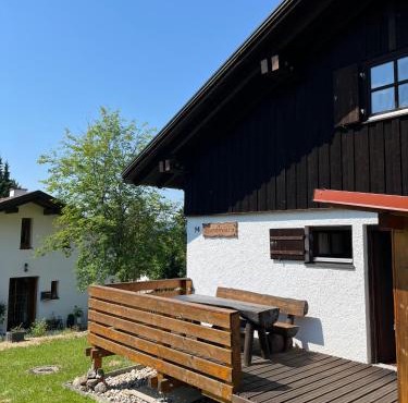 WaldQuartier l Ferienhaus l 3 Schlafzimmer l große Terrasse l Grill l WLAN