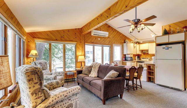 Waterfront Cottage on Lake George w/2 Docks!