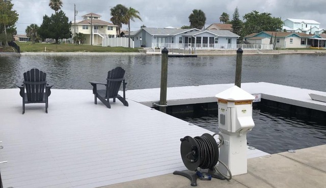 Waterfront Hernando beach house on deep water canal w/dock, fishing, kayak in Hernando Beach