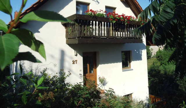 Well maintained, quiet apartment in the green roof with great views