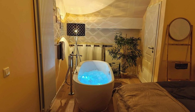 Wellness apartment: private sauna, hot tub – last-minute