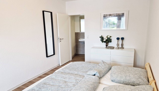 Weser Pension - Zweibettzimmer mit Eigenem Bad Nr. 3