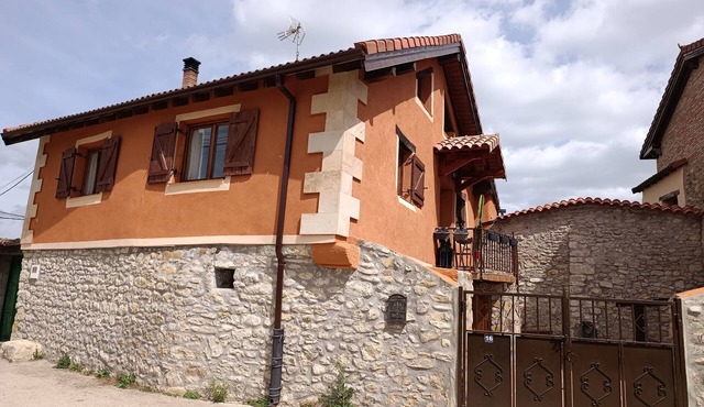 WHOLE HOUSE WITH PATIO AND TXOKO AT 50 MIN. IDEAL FOR FAMILIES AND COUPLES