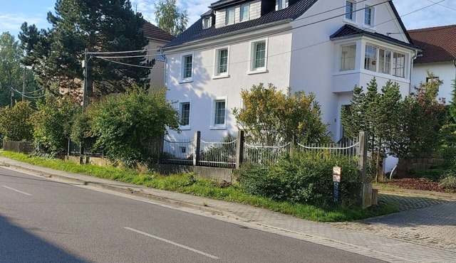 Wohnung in Hänichen mit Garten by Interhome