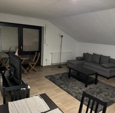 Wohnung mit Küche, Fernseher, WLAN und Parkplatz - Brian