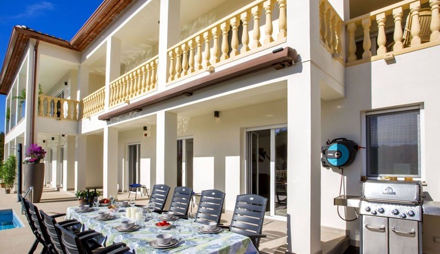 Wonderful private villa with WIFI, A/C, private pool, TV, patio, pets allowed and panoramic view