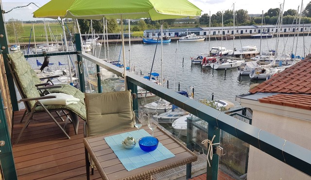 Yacht harbor idyll, single balcony directly on the water, 2 bedrooms - Holiday apartment