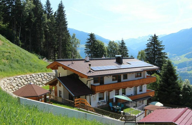 100 m² Apartment ∙ 3 bedrooms ∙ 6 guests