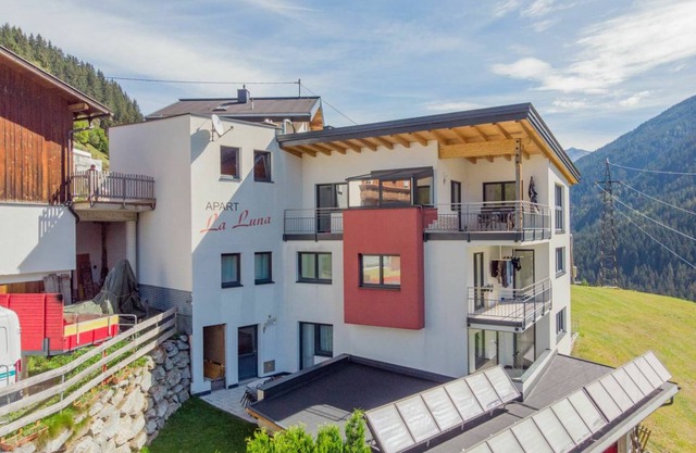 150 m² Apartment ∙ 5 bedrooms ∙ 14 guests
