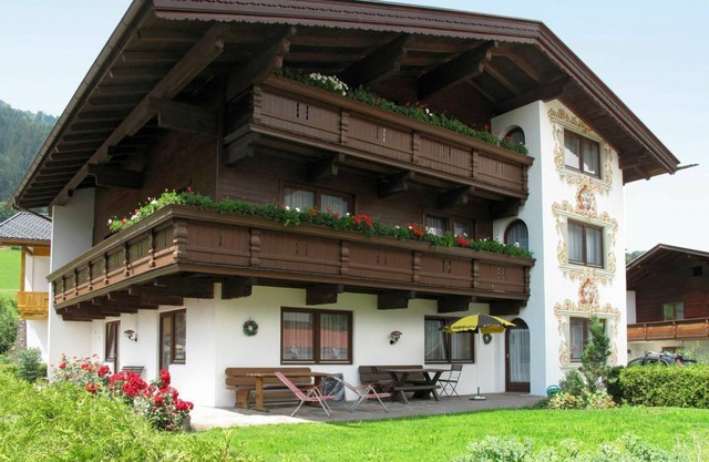 200 m² Apartment ∙ 6 bedrooms ∙ 16 guests