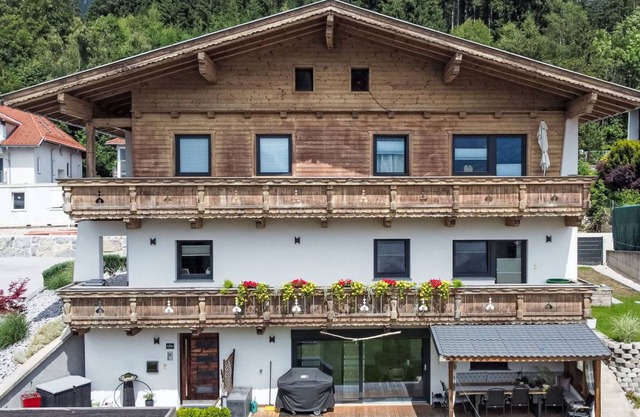 90 m² Apartment ∙ 2 bedrooms ∙ 6 guests