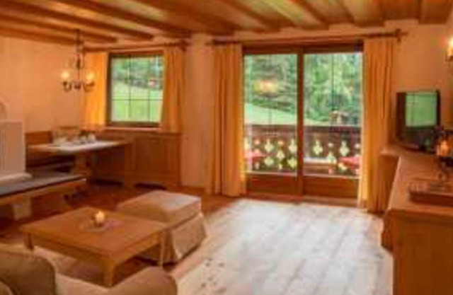 Apartment with four-poster bed II - Hotel Lärchenhof nature